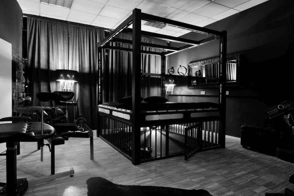 Fetischhaus Sm Apartment/Ferienwohnung Wiesbaden Ngoại thất bức ảnh